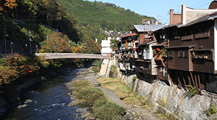木曽川 崖屋造り